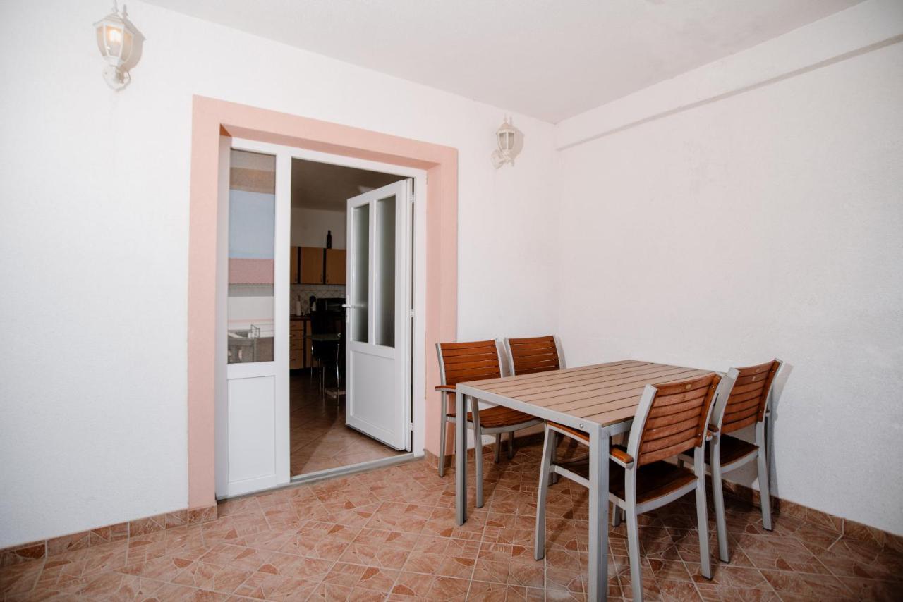 Apartmán Apartmens Leona Karlobag Exteriér fotografie