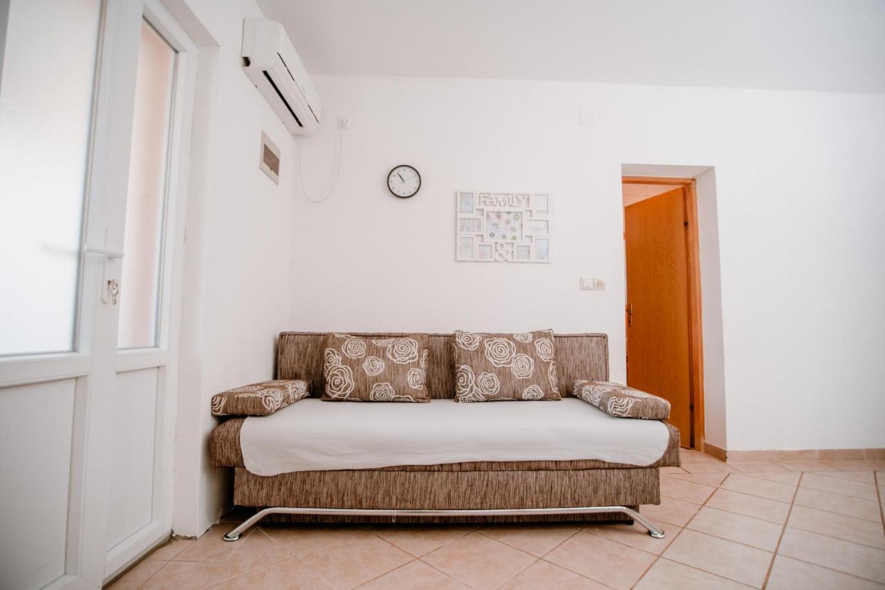Apartmán Apartmens Leona Karlobag Exteriér fotografie