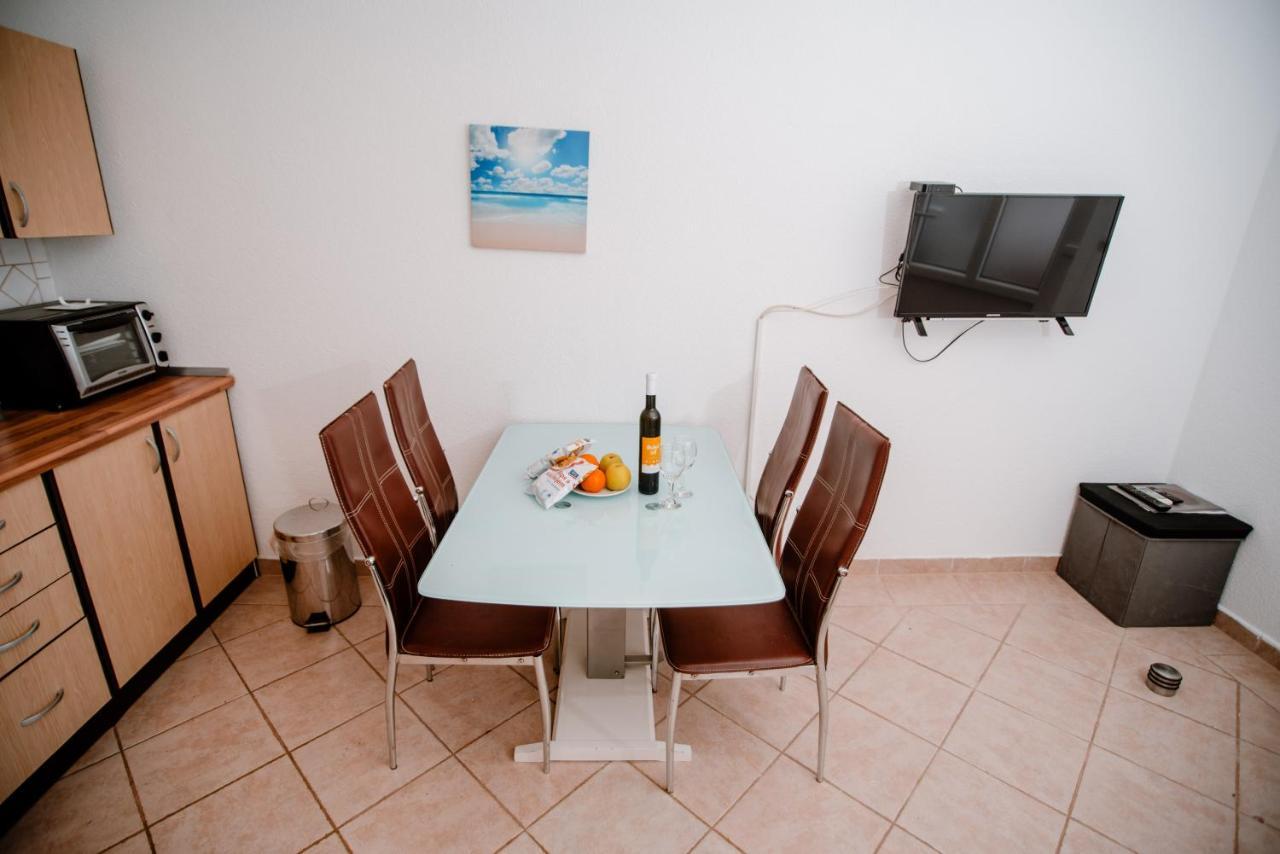Apartmán Apartmens Leona Karlobag Exteriér fotografie