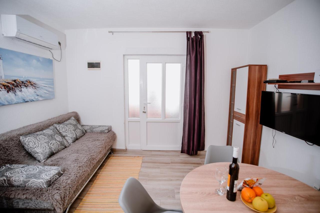 Apartmán Apartmens Leona Karlobag Exteriér fotografie