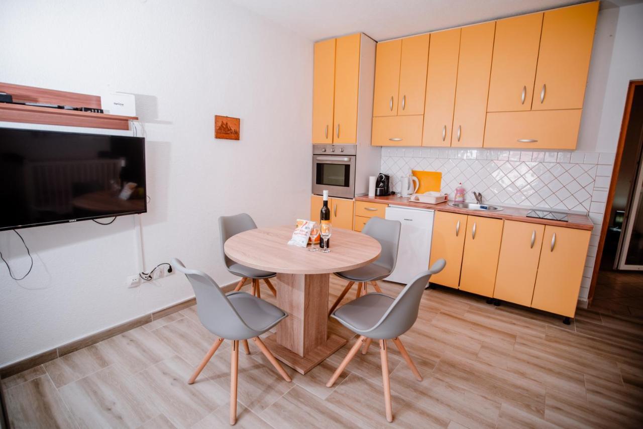 Apartmán Apartmens Leona Karlobag Exteriér fotografie